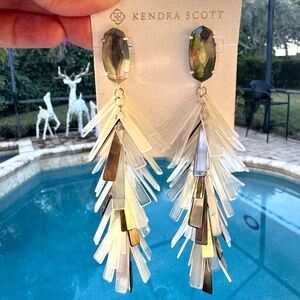 NWOT Kendra Scott Justyne Stayement Earrings ~ CHIC!
